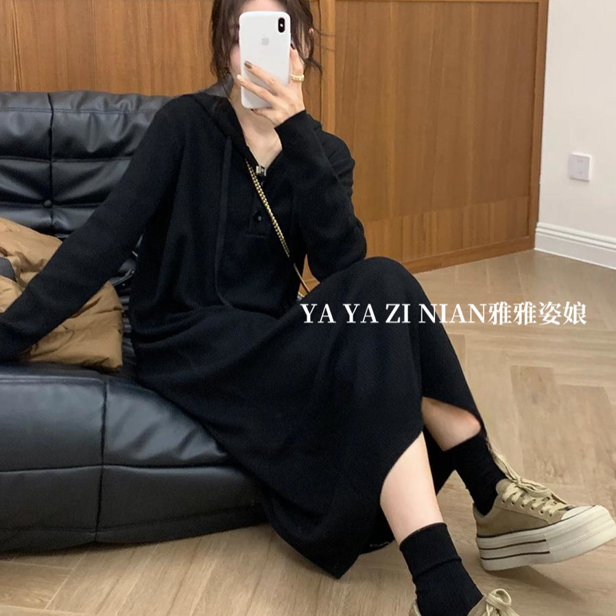 欧货高级设计感连帽针织连衣裙女春秋小个子百搭休闲显瘦条纹裙子