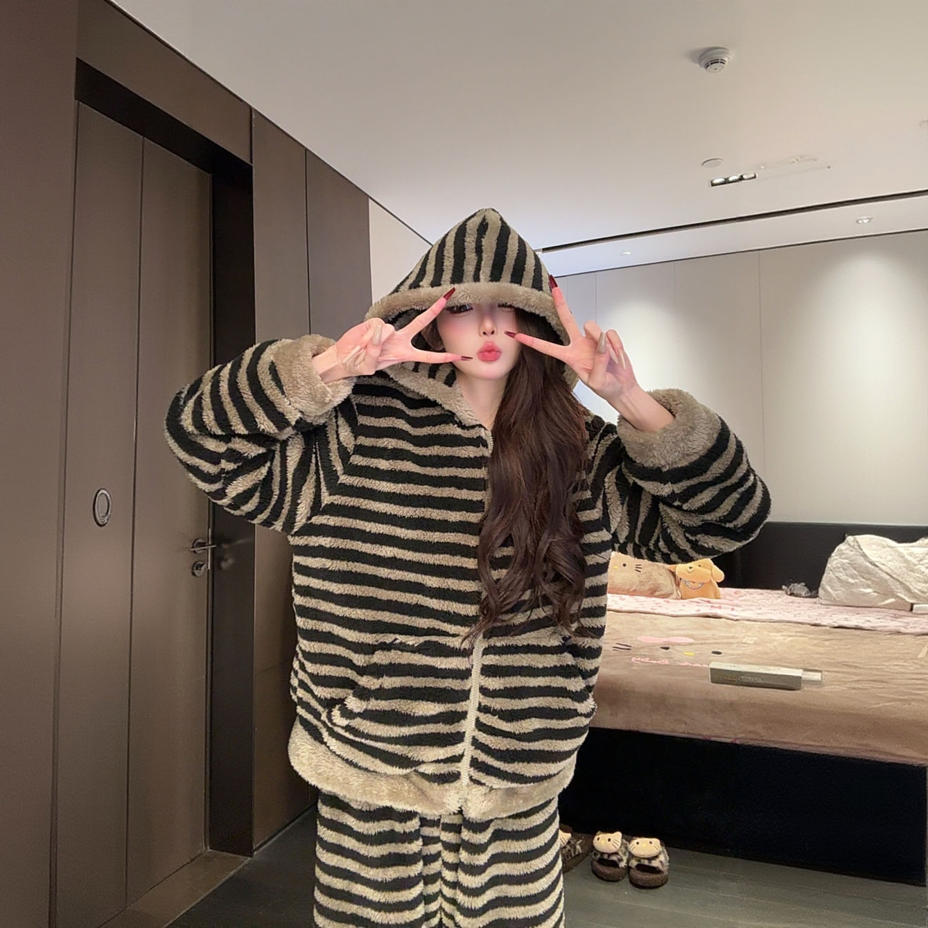 咖啡条纹女家居服套装女冬季情侣睡衣时尚套装加绒毛绒加厚保暖