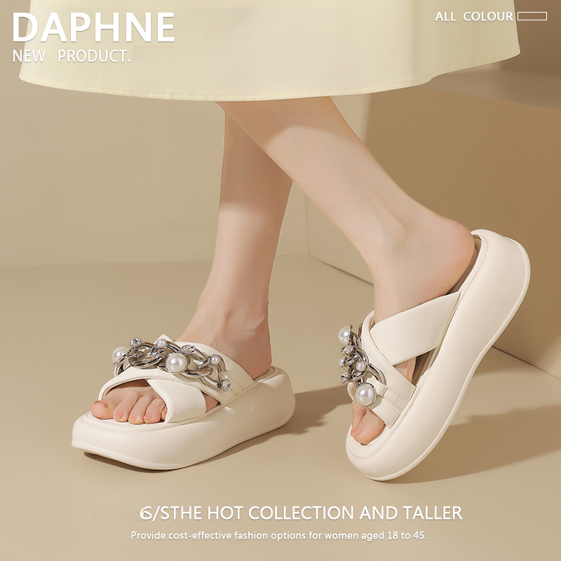 达芙妮水钻外穿拖鞋女2025年夏季新款高级感时尚厚底百搭一字凉拖