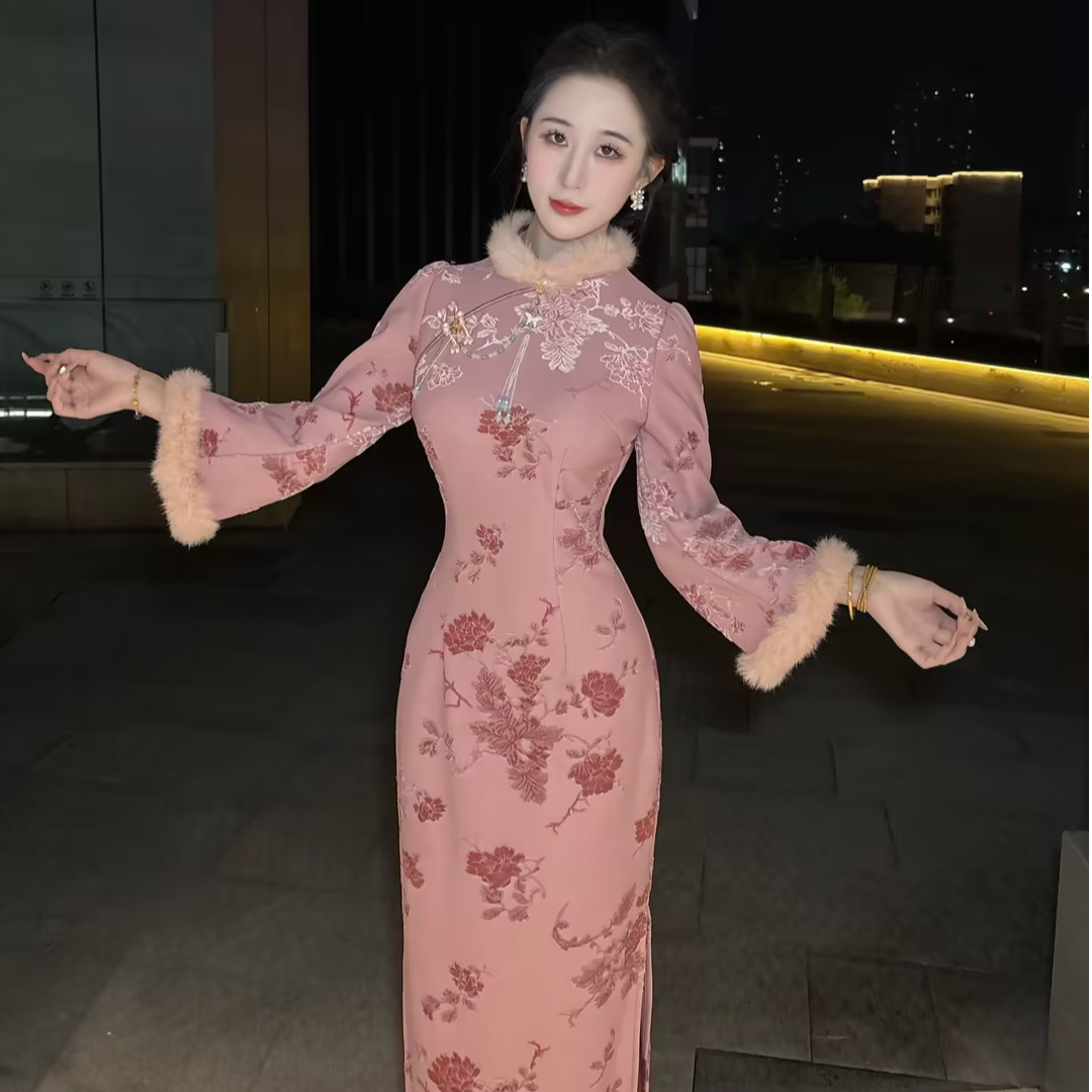 LHMknk1画报夫人原创温柔植绒立体花显瘦粉色旗袍  胭粉序