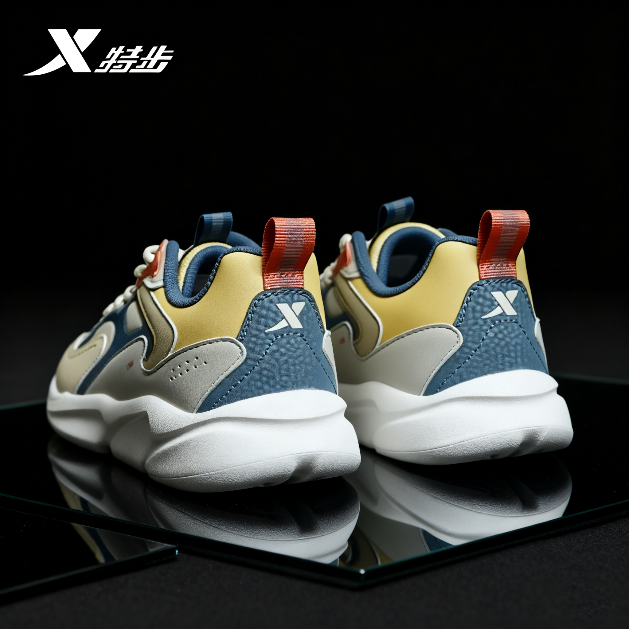 特步男鞋2025秋冬爆款正品皮面跑步鞋户外保暖男士时尚百搭休闲鞋