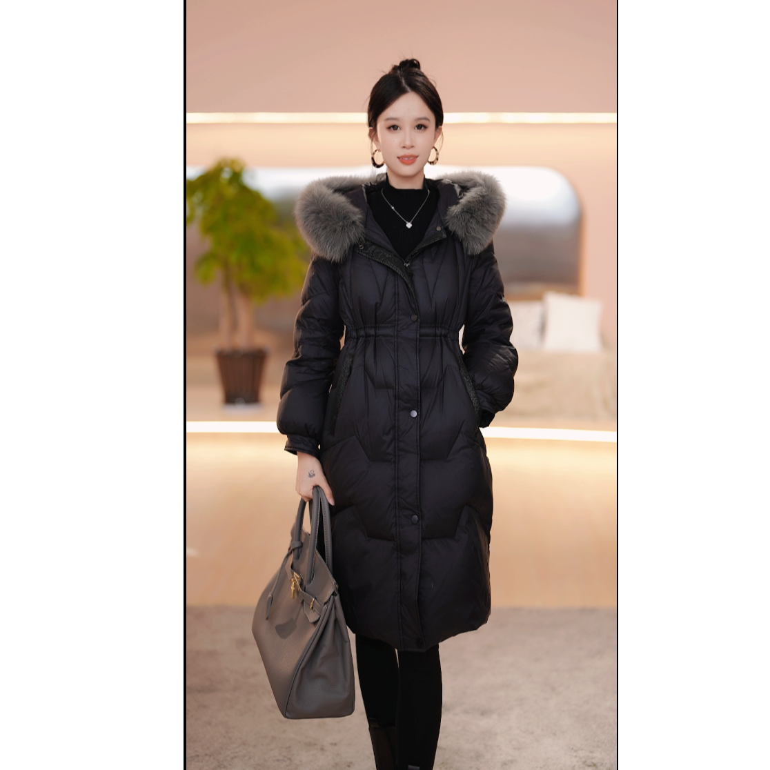 【新国标90绒】YAYA鸭鸭显瘦连帽大狐狸毛领保暖中长款法式羽绒服