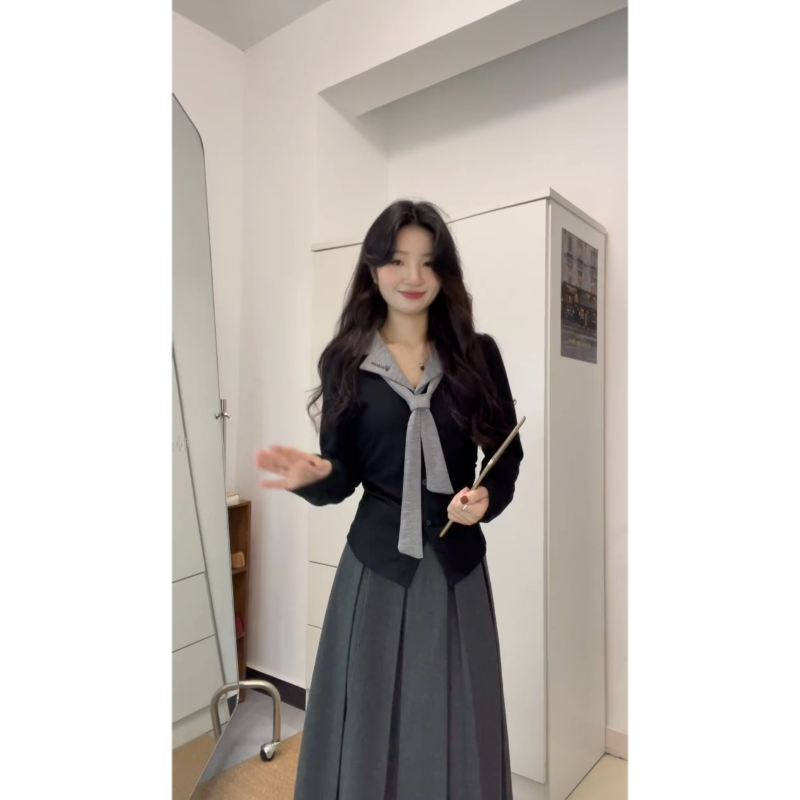 大码秋季新款胖mm假两件翻领刺绣上衣百褶长裙洋气显瘦两件套装裙