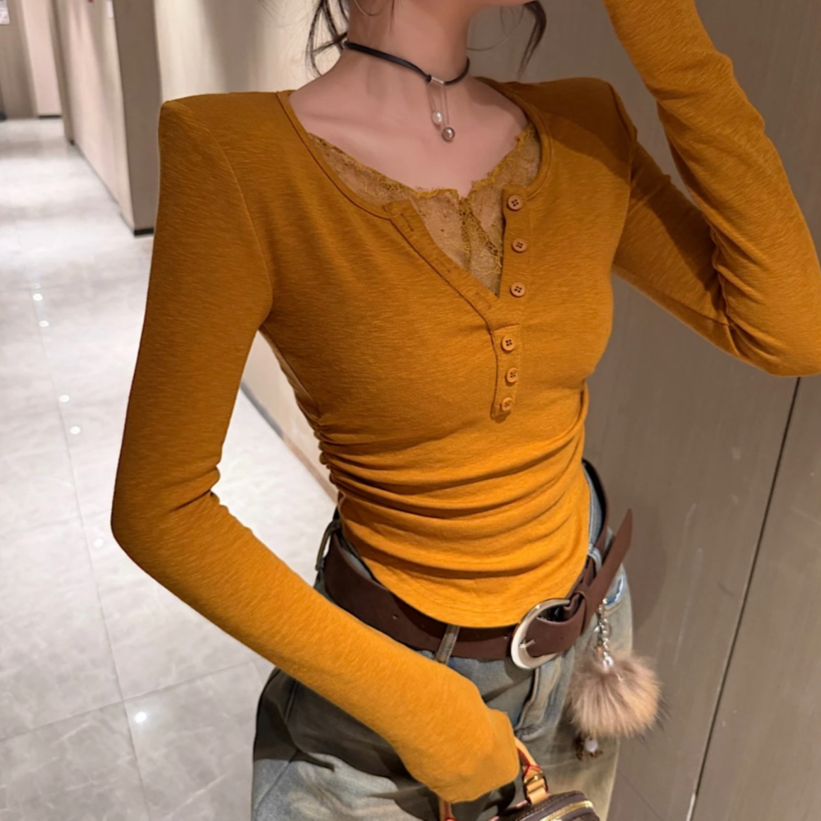 2025秋冬新款时尚设计感侧打邹V领拼蕾丝性感纯欲加绒打底衫上衣