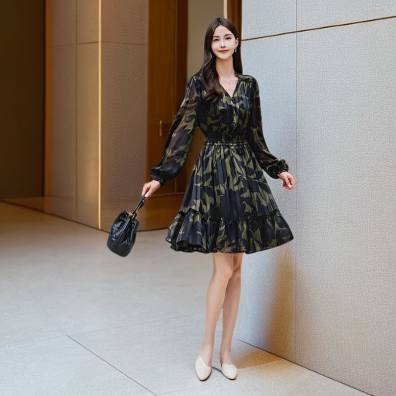 哥弟新款法式千金风优雅赫本V领修身显瘦春秋女士连衣裙150033