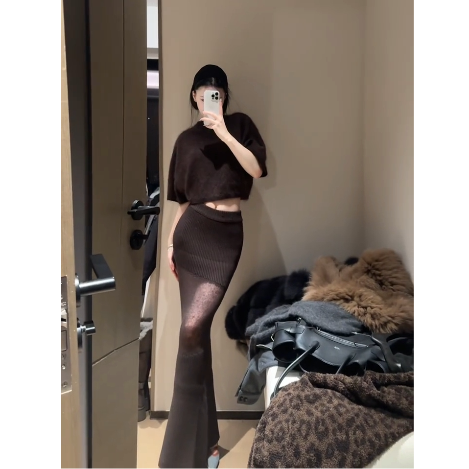 慵懒风圆领短袖针织衫女秋冬新款咖色气质短款上衣包臀长裙两件套