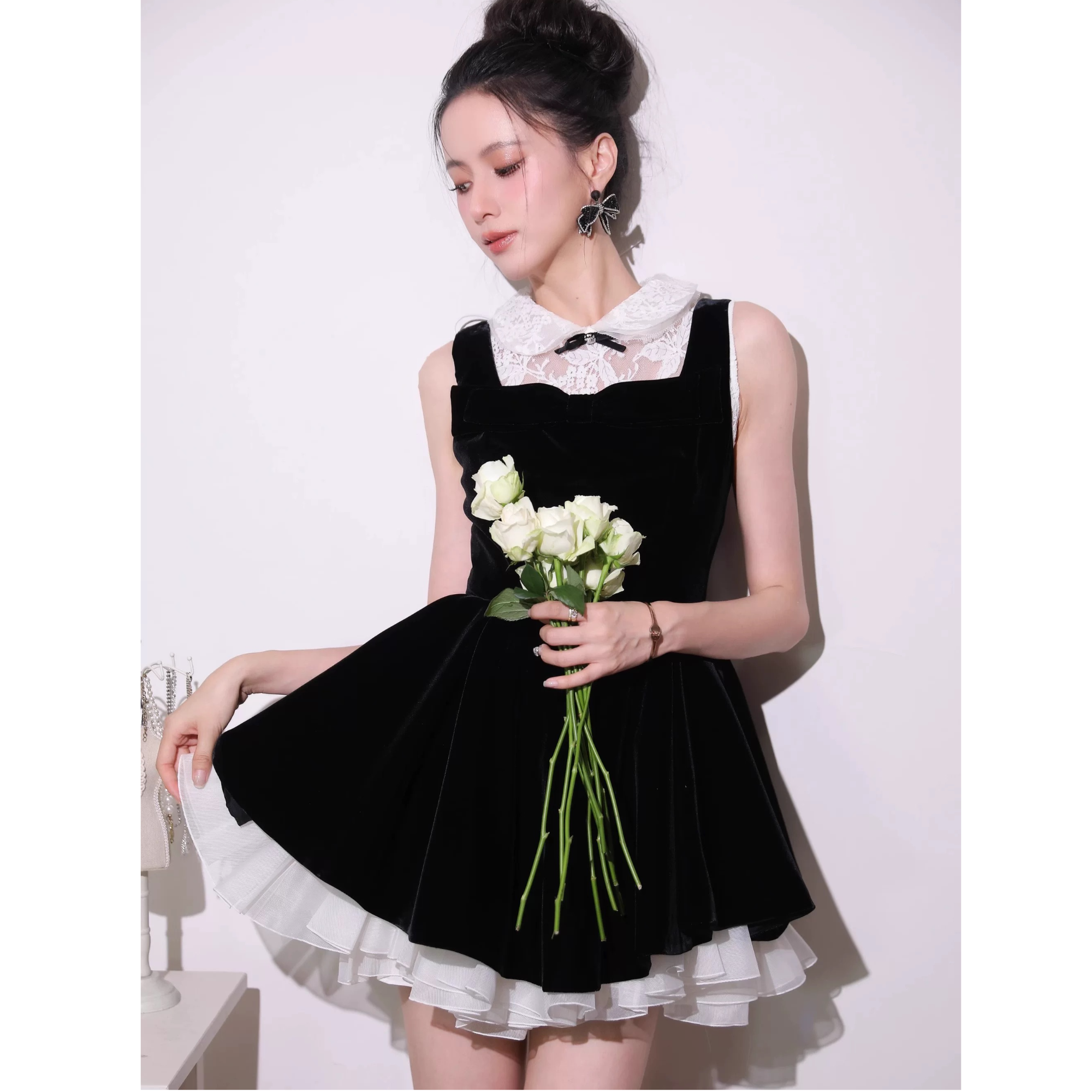 赵露思同款2025秋新款法式娃娃领蕾丝衫上衣丝绒收腰小黑裙两件套