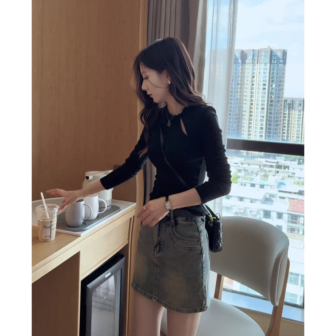 爆款2025秋冬新款气质镂空设计感长袖t恤女修身显瘦外穿打底上衣