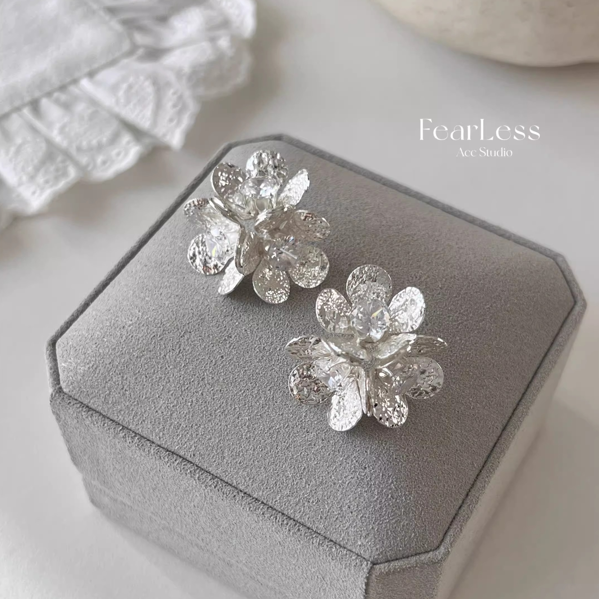 铜合金耳饰 韩系肌理感繁花耳钉韩系气质高级感花朵耳环精致耳饰