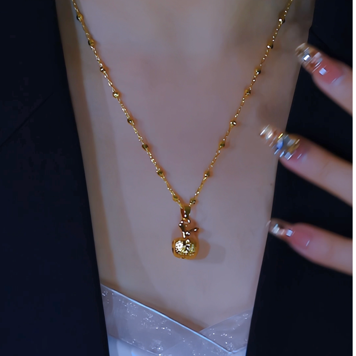 铜合金项链 秋冬新款爆闪满天星珠珠苹果项链女小众百搭轻奢饰品