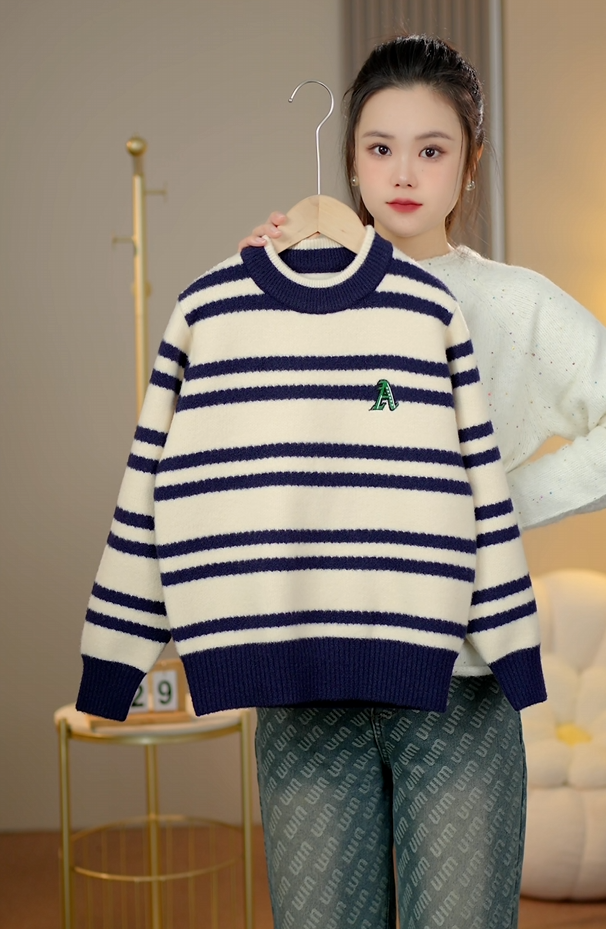 2025男童中大童新款针织毛衣秋冬时尚洋气加厚条纹百搭潮流款