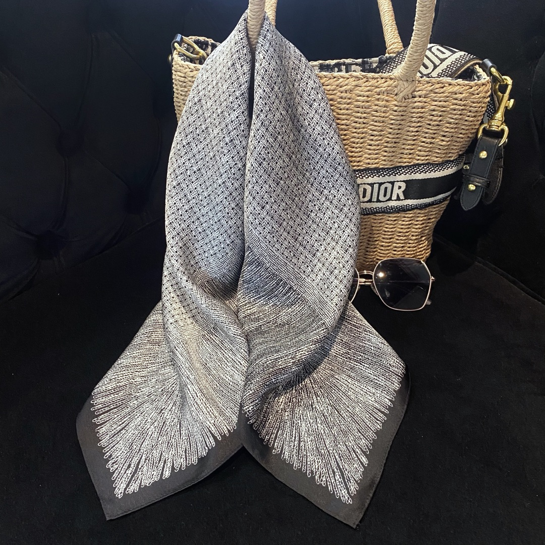 达芬奇密码秋冬新款丝巾妈妈款真丝印花桑蚕丝小方巾女礼盒多款