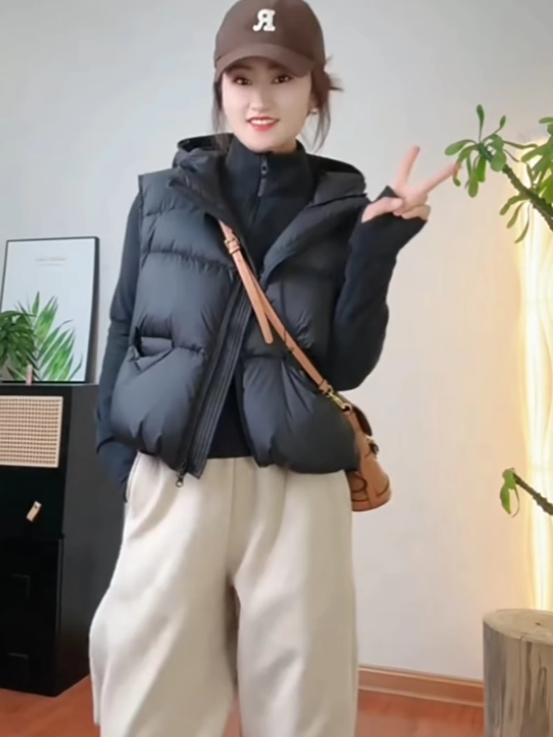 短款连帽羽绒马夹女背心2025秋冬新款时尚保暖小个子白鸭绒坎肩潮