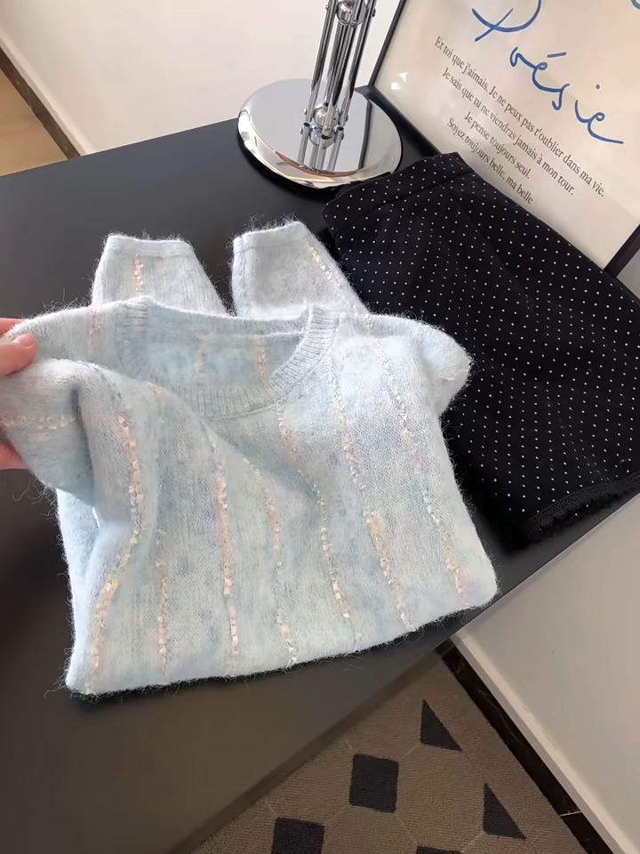 秋冬温柔穿搭2025年新款韩系超好看甜美圆领软糯长袖针织衫上衣女