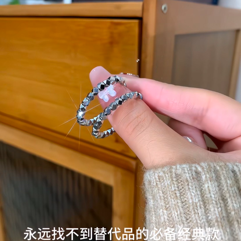 铜合金耳饰 设计师耳饰耳环2025新款爆款高级感饰品百搭不掉色