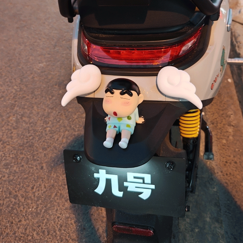酷炫蜡笔小新翅膀电动车装饰品电瓶车配件可爱摩托机车小配件摆件