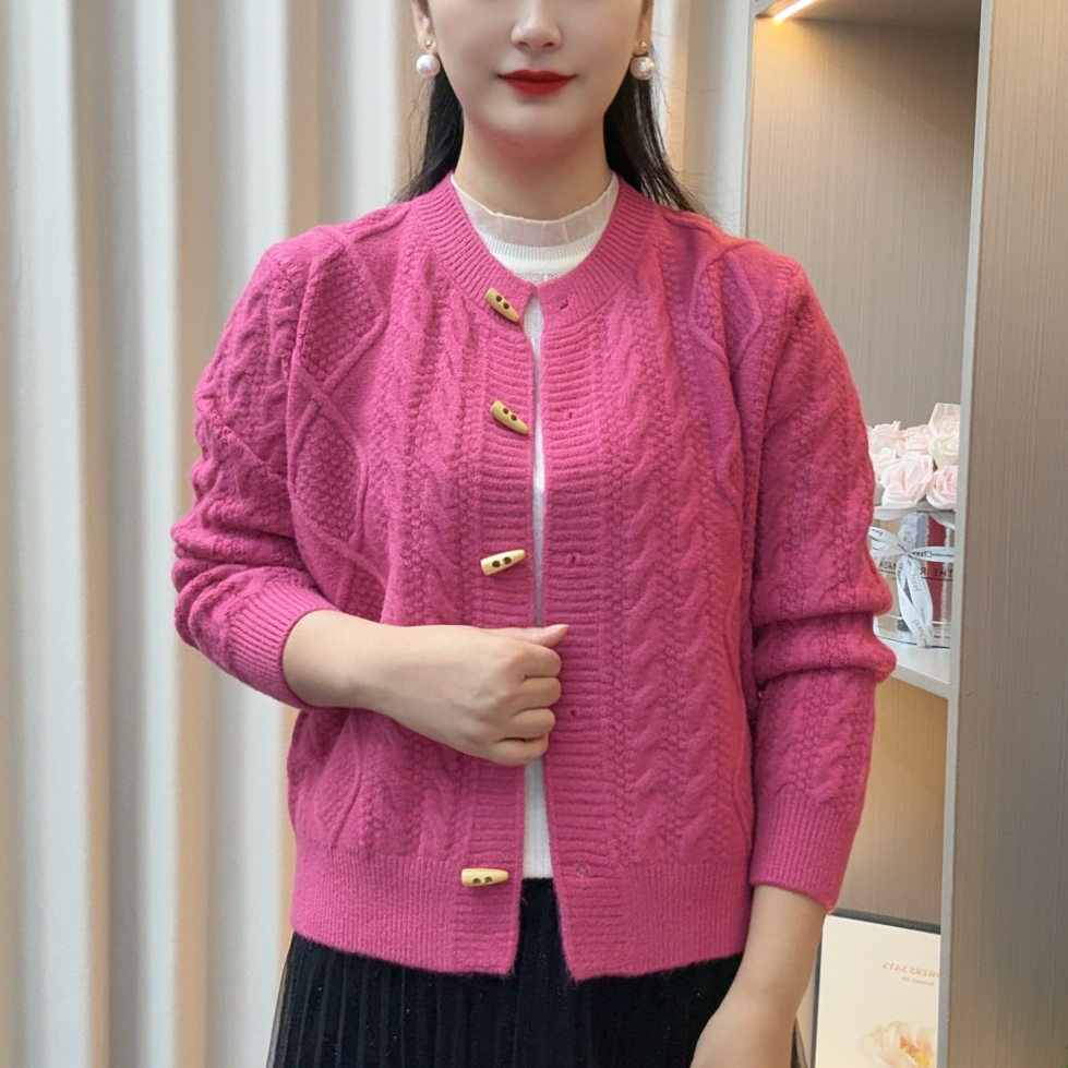 2025新款宽松慵懒麻花针织开衫外穿韩系牛角扣设计感毛衣外套女