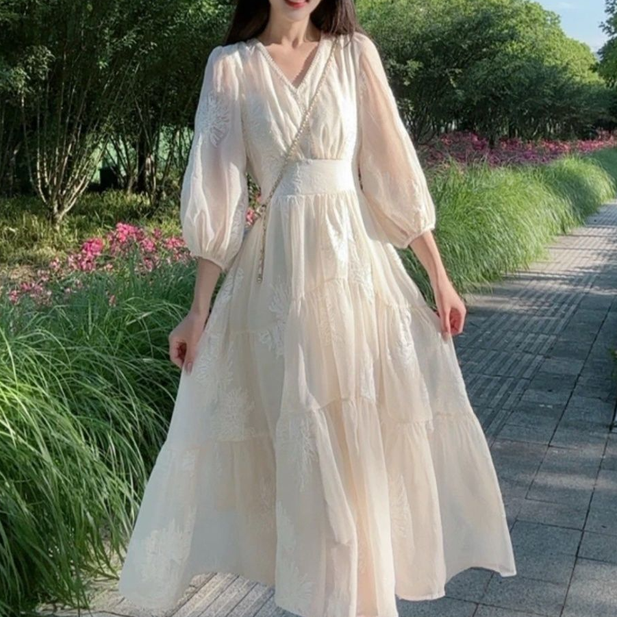 2025新款夏季法式复古刺绣宽松灯笼袖设计感连衣裙女时尚气质裙子