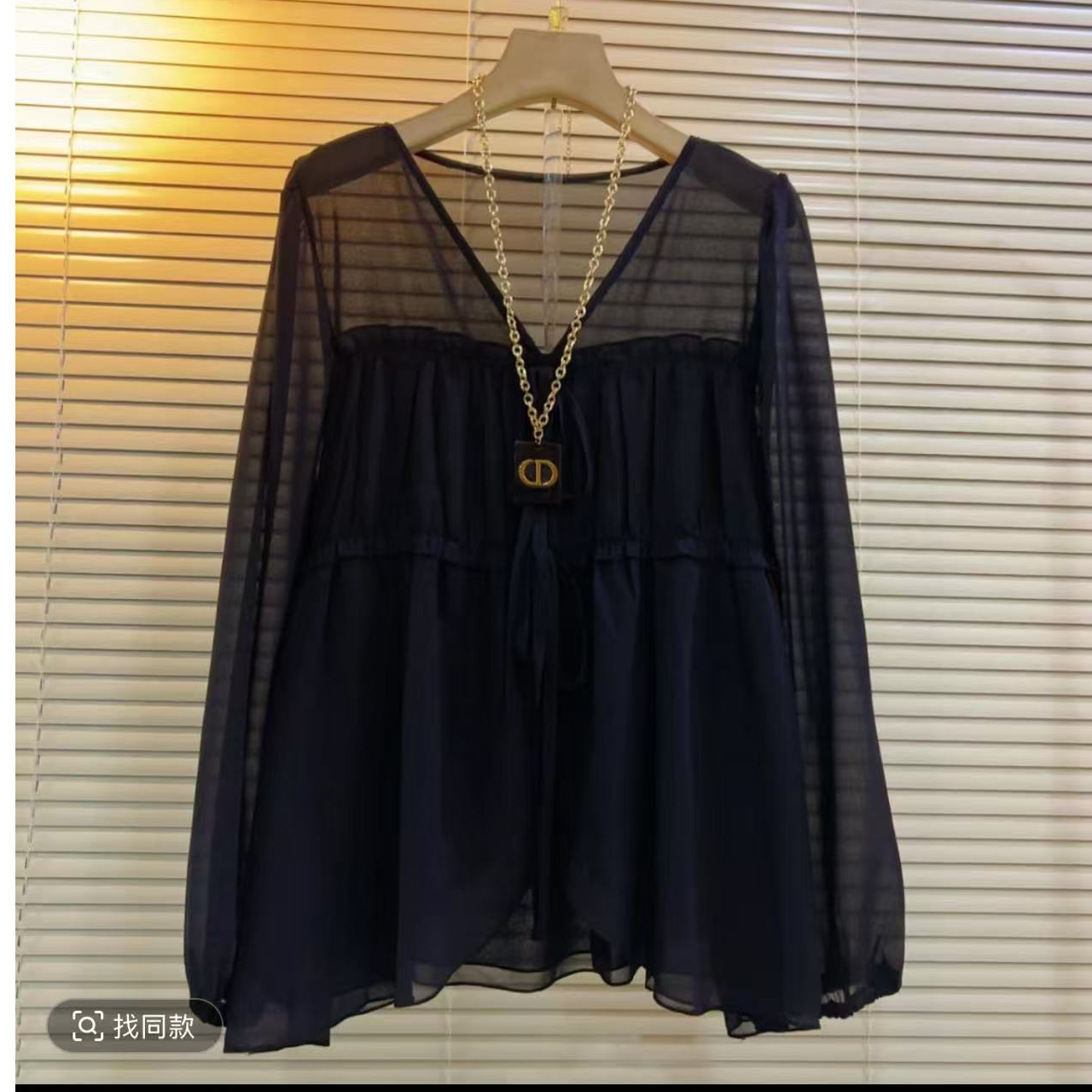 欧货时尚洋气减龄遮肉V领打底衫 690