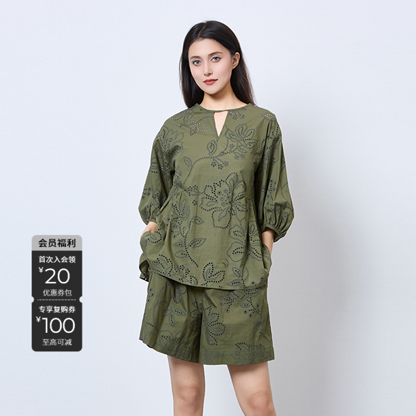 S·DEER圣迪奥春夏显白气质上衣镂空提花v领泡泡袖小衫S252Z3217