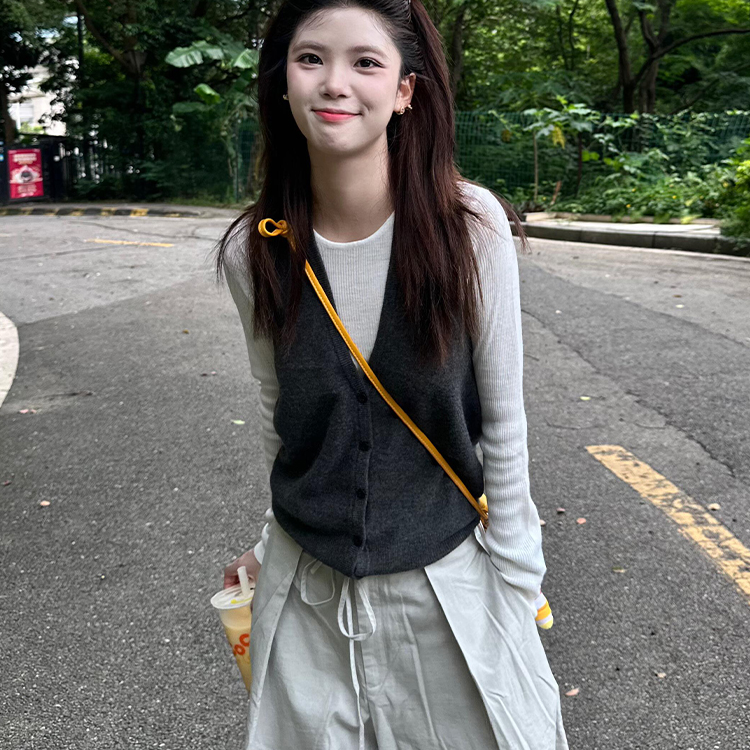 韩系白色长袖针织打底衫女早秋季叠穿无袖开衫马甲内搭上衣两件套