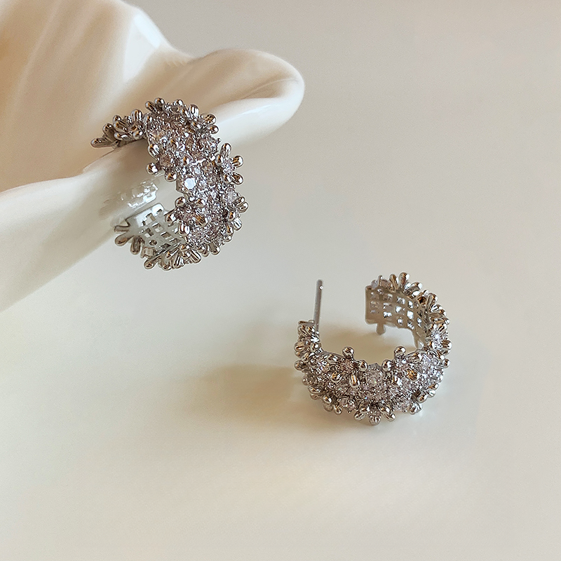 925银耳饰 轻奢高级感超闪满钻耳圈2025新款爆款耳钉轻奢气质耳饰