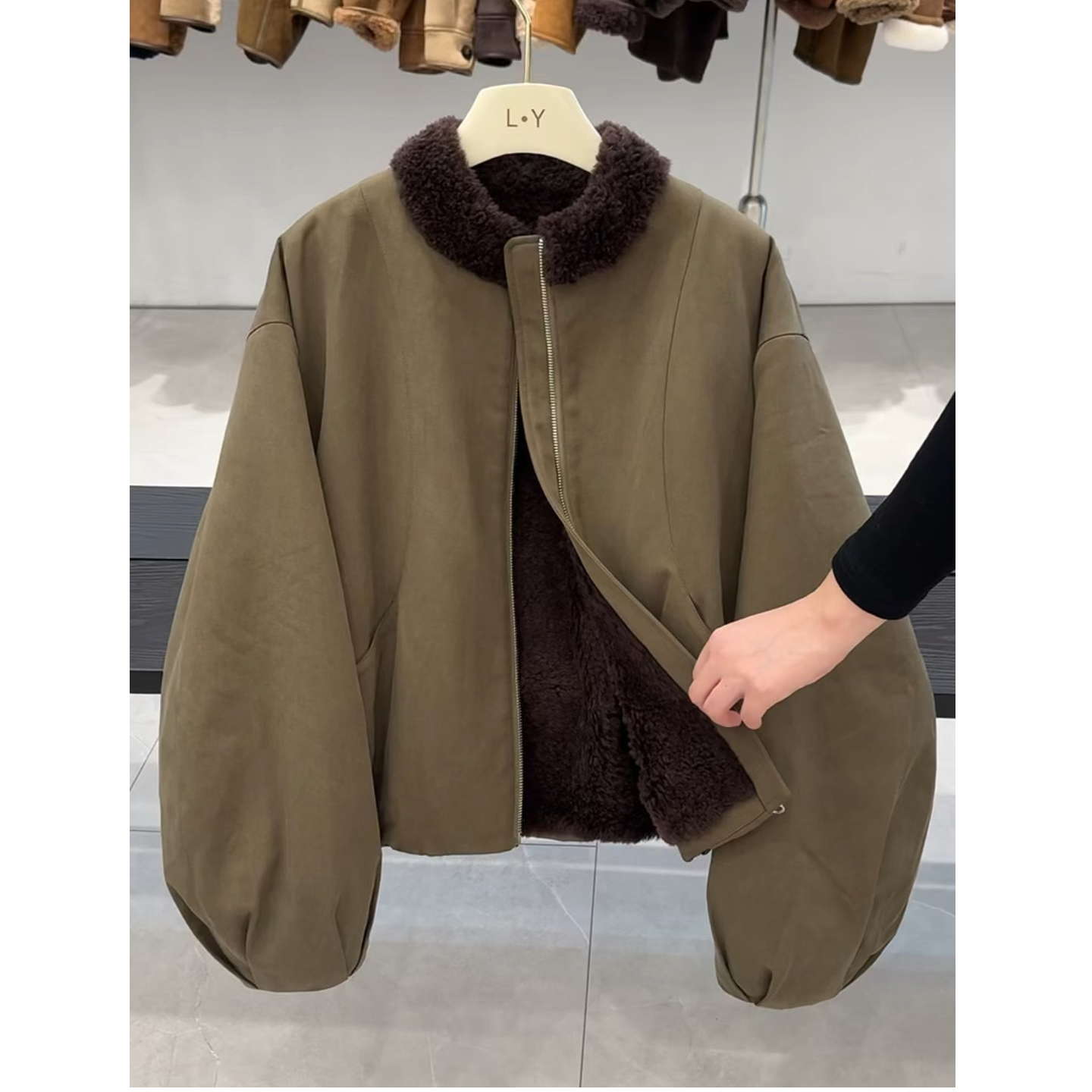 2025冬季新款酷飒风高级感爆款工装派克服女百搭气质小众毛毛外套