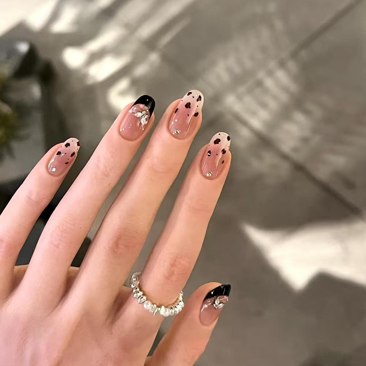 银蝶豹纹辣妹法式甜酷穿戴甲新款腮红渐变半手工显白气质高级美甲