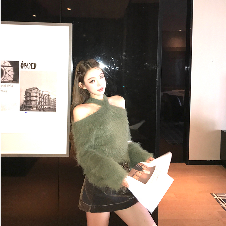 2025秋冬新款韩系时尚纯欲挂脖毛衣女气质辣妹毛毛短款上衣半身裙