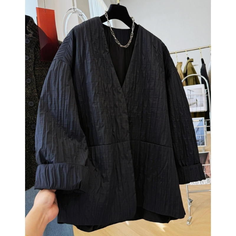 设计感独特慵懒风V领西装外套女秋季穿搭巨好看的肌理感褶皱夹克