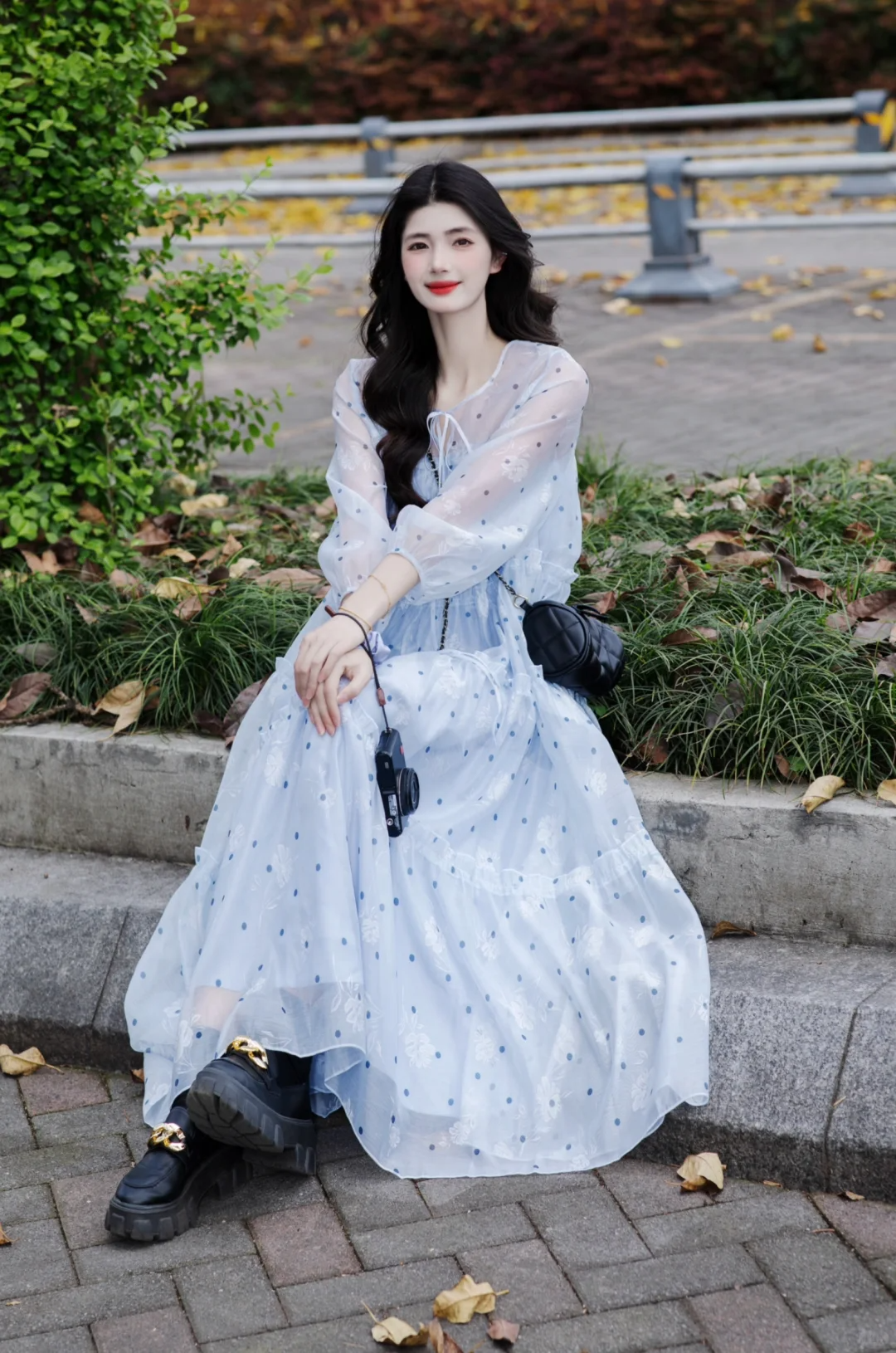 法式蓝色波点长袖连衣裙女2025夏季新款超好看独特漂亮雪纺长裙子