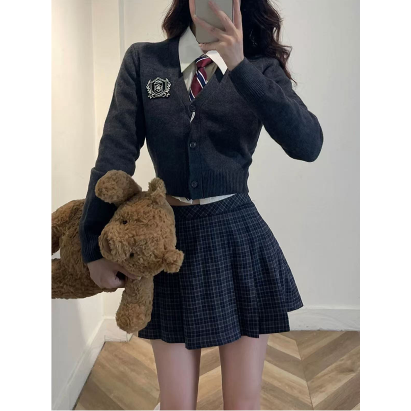 【德里学院】英伦学院风徽章刺绣长袖针织开衫高腰显瘦短裙JK三件套