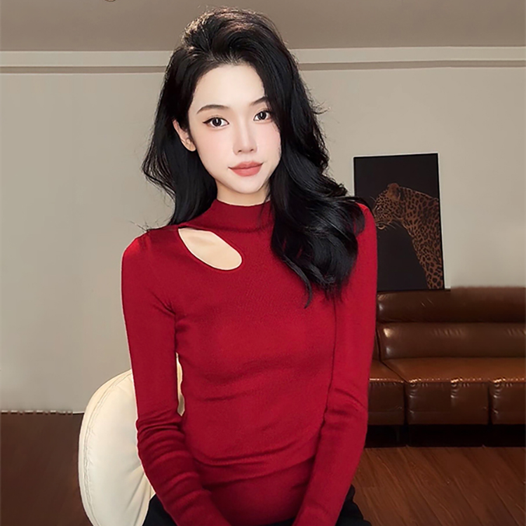 2025秋冬新款时尚镂空女打底衫漏锁骨半高领针织衫红色气质毛衣