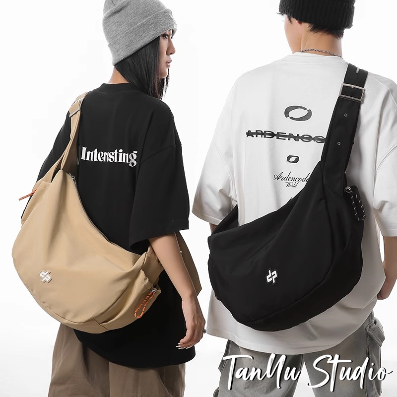 探屿花少同款原创旅行包单肩饺子包潮牌运动斜挎包单肩包通勤背包