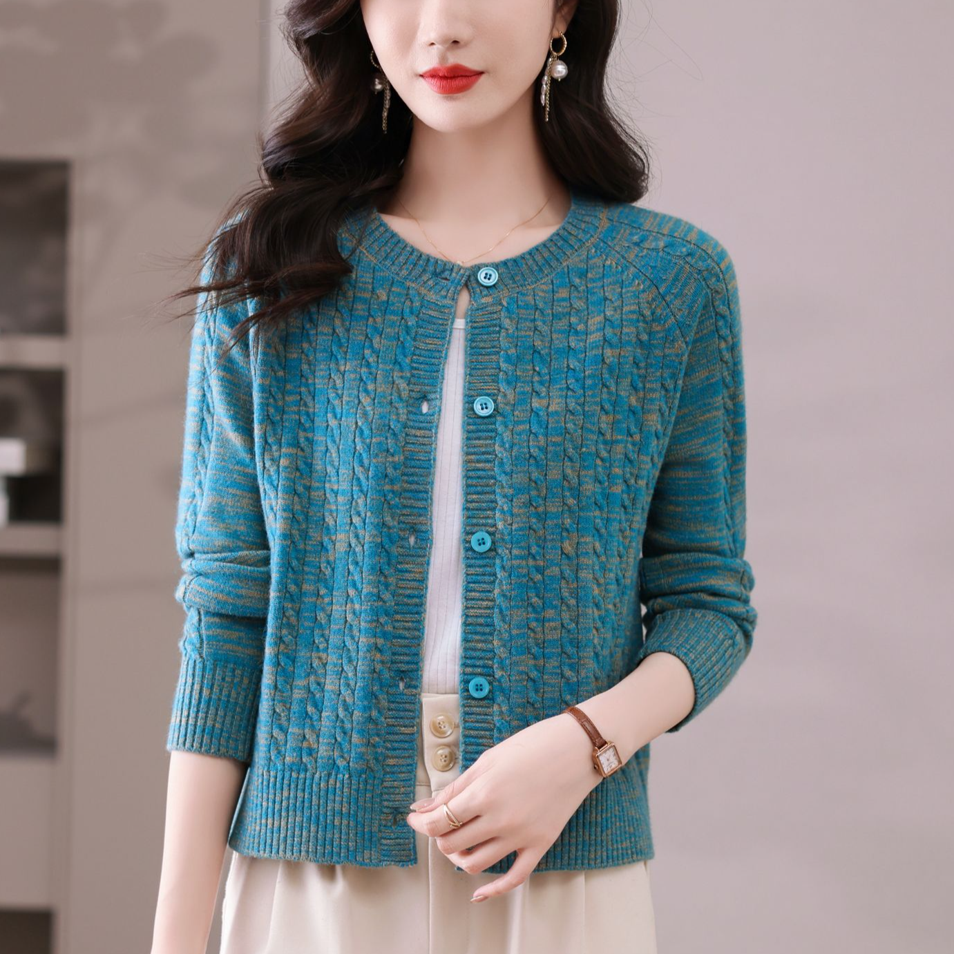 时尚圆领遮肉显瘦气质短款长袖外套休闲洋气温柔知性外穿针织衫