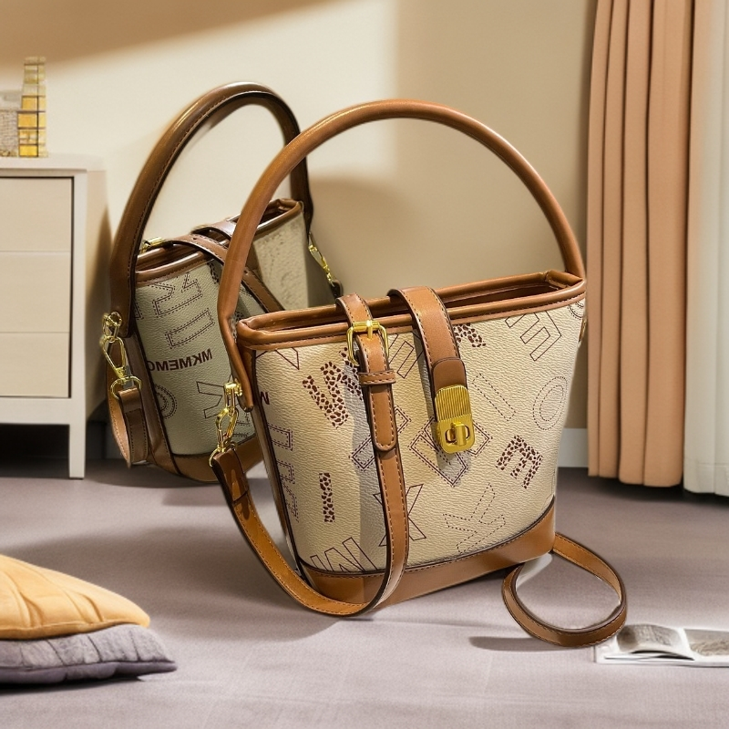 女款爆款2025新款斜挎小水桶包的包包洋气秋冬新款小众时尚印花