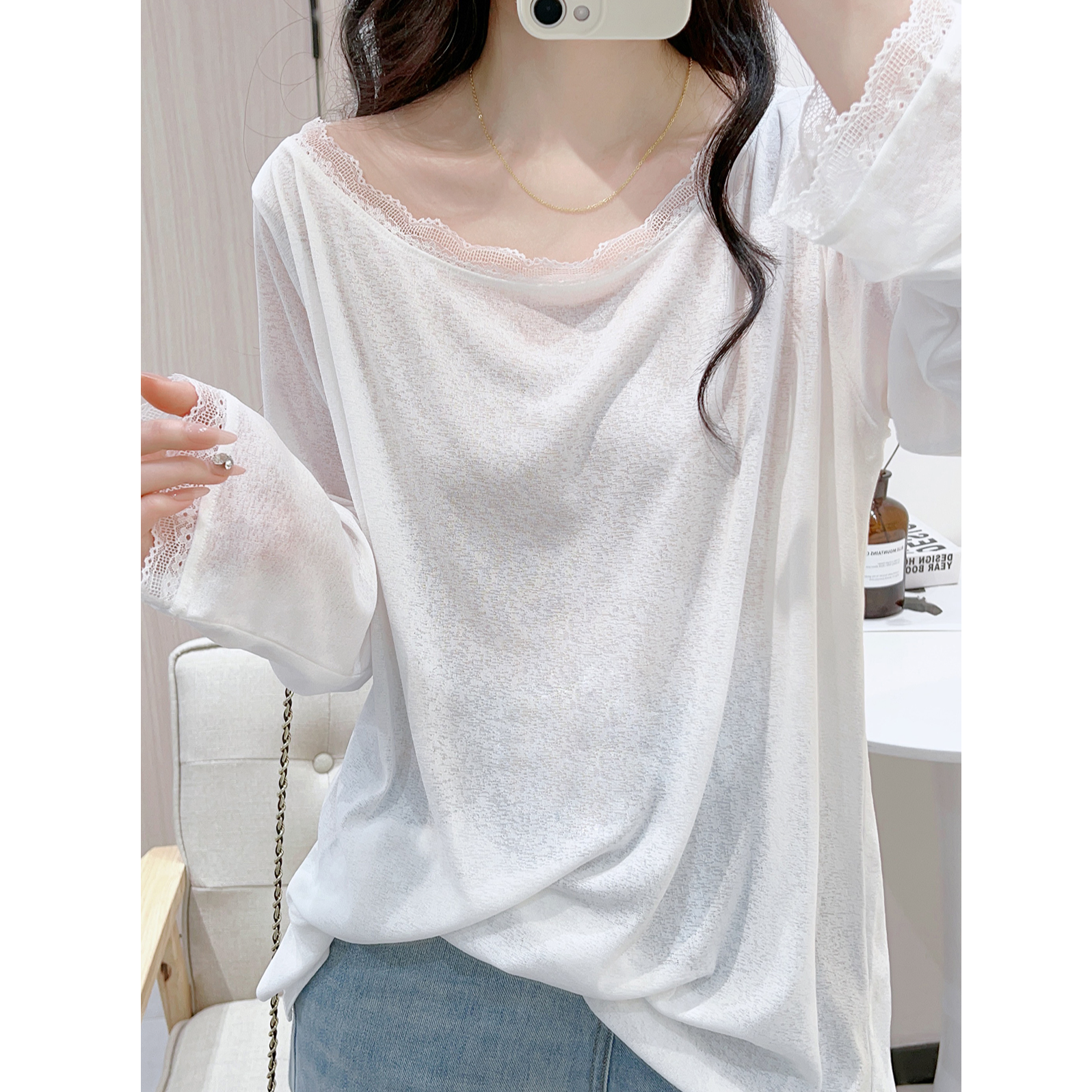 欧货微透防晒白色蕾丝拼接一字肩长袖T恤女夏新宽松下摆开叉上衣