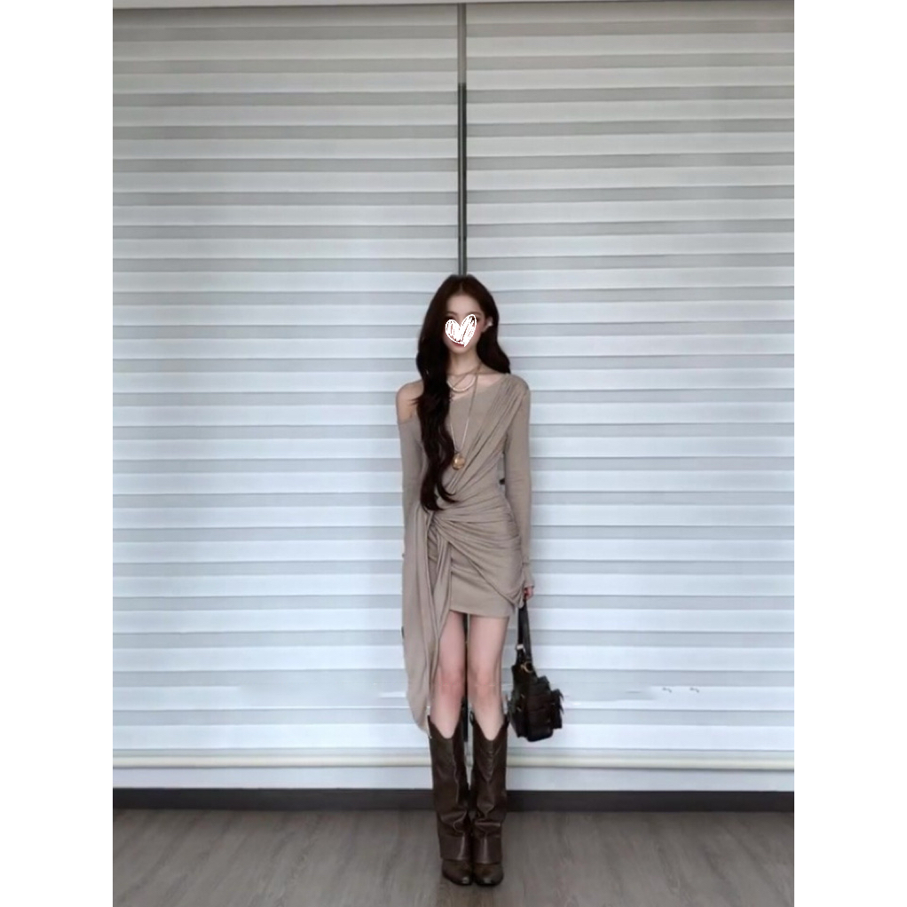 纯欲风斜肩连衣裙女秋季性感辣妹气质修身显瘦收腰小个子长袖短裙