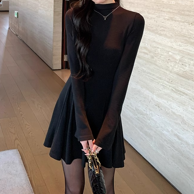 黑色针织连衣裙女秋冬新年2025半高领新款小个子气质内搭A字短裙