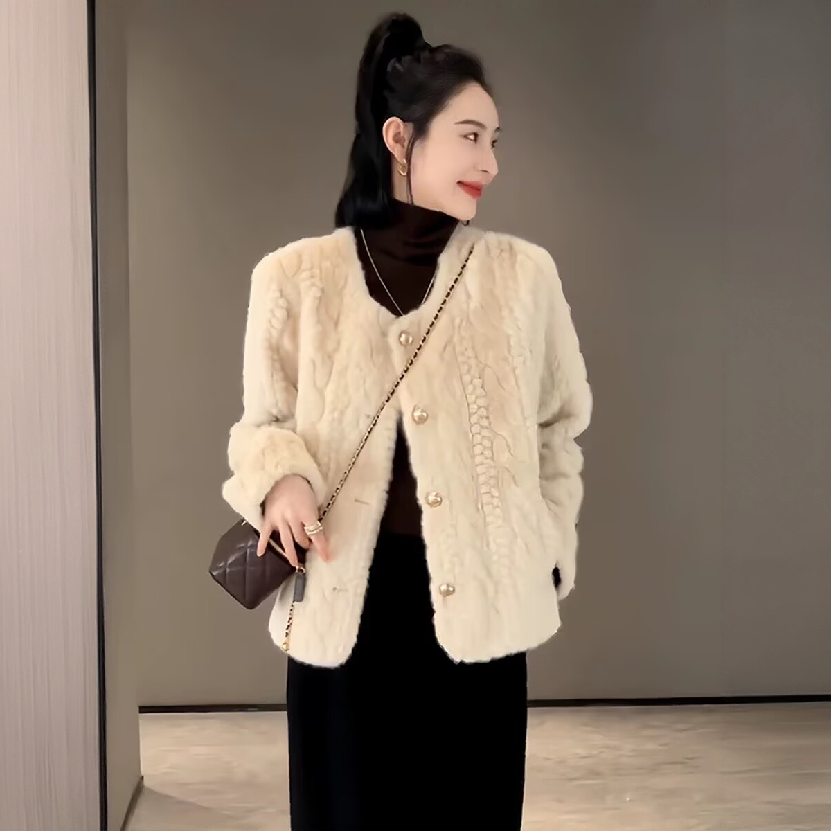 厚款秋冬冬季小香风上衣女法式短外套冬季新款网红轻奢毛绒外套