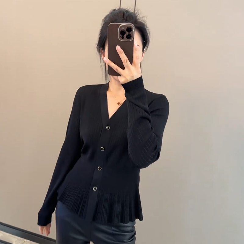 黑色V领长袖针织开衫女冬季新款气质时尚百搭修身保暖高级感上衣