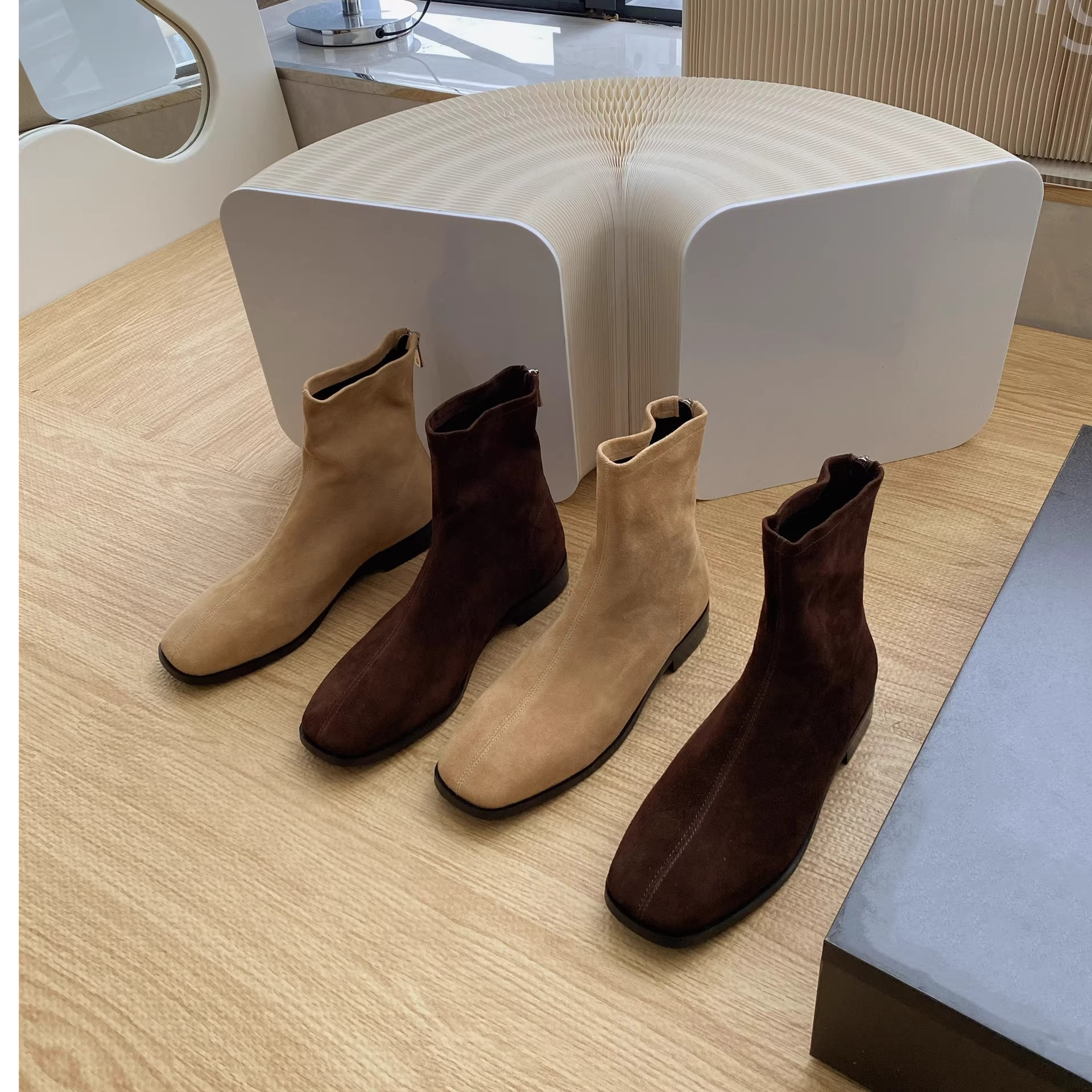 韩版百搭平底短靴女新款方头马丁靴瘦瘦靴子皮面冬季加绒加厚皮靴