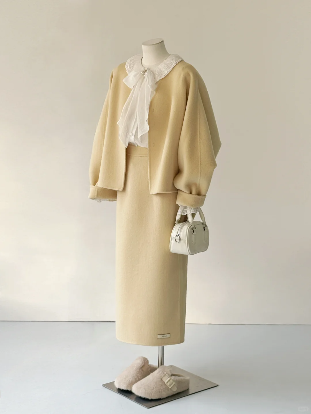 2025秋冬新款小香风奶酪黄毛呢外套搭配半身裙气质高级感两件套女