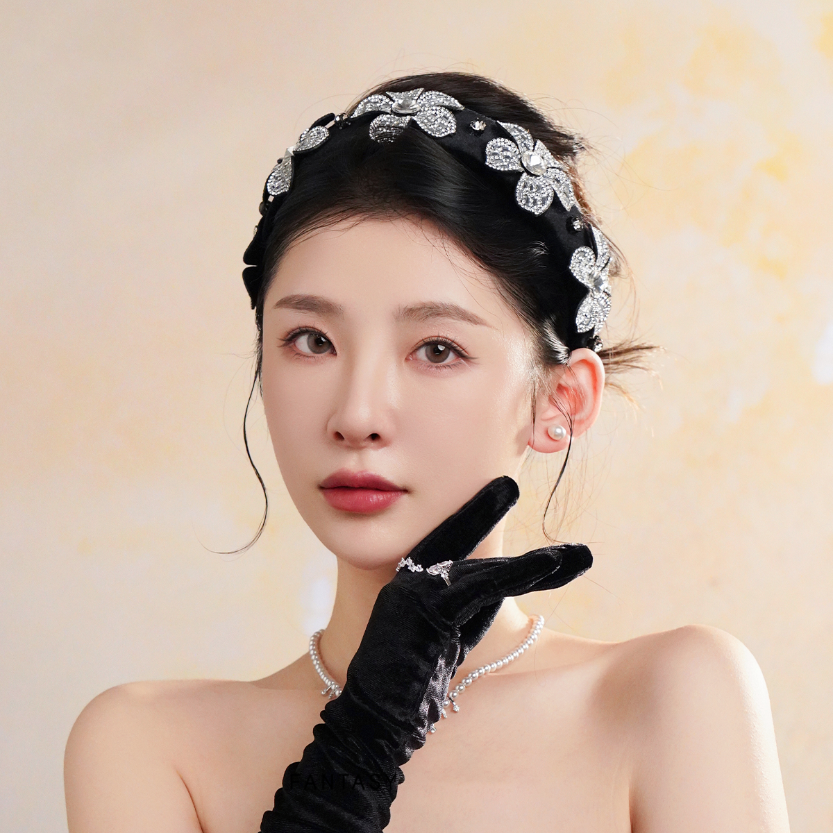 [花在花坞里]高级感爆闪花朵发箍天鹅绒轻奢宽版黑色头饰发饰品女