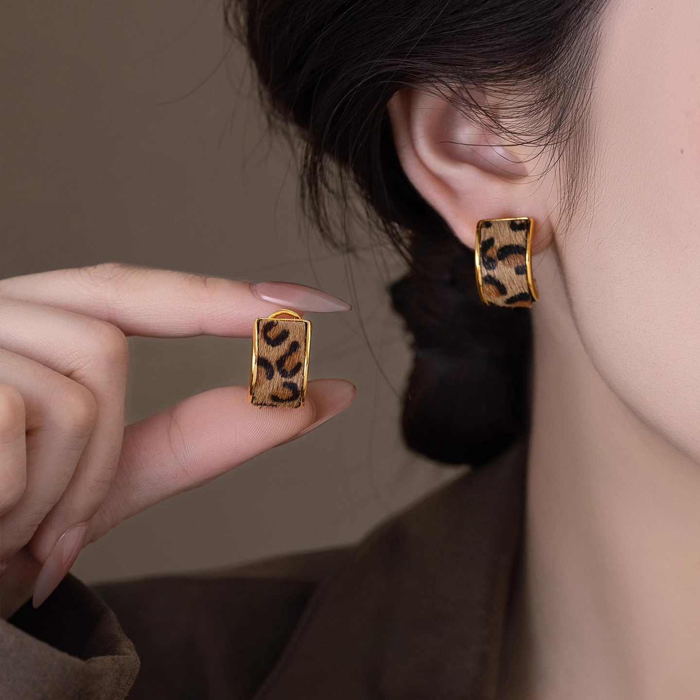 铜合金耳饰 轻奢高级感豹纹C圈耳钉女爆款小众独特显脸耳环RD3083