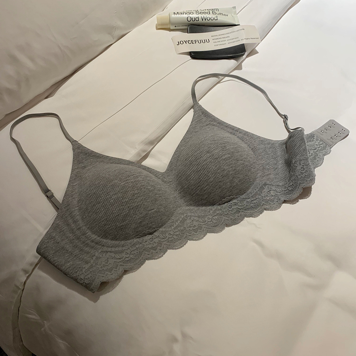 细肩带粉底液隐形无痕蕾丝内衣小胸聚拢无钢圈防下垂2025新款文胸