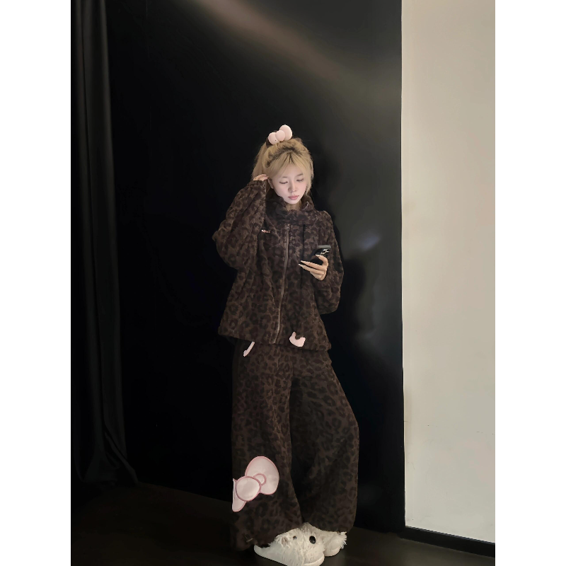 可爱卡通豹纹Kitty珊瑚绒睡衣女秋冬新款加绒加厚保暖家居服套装