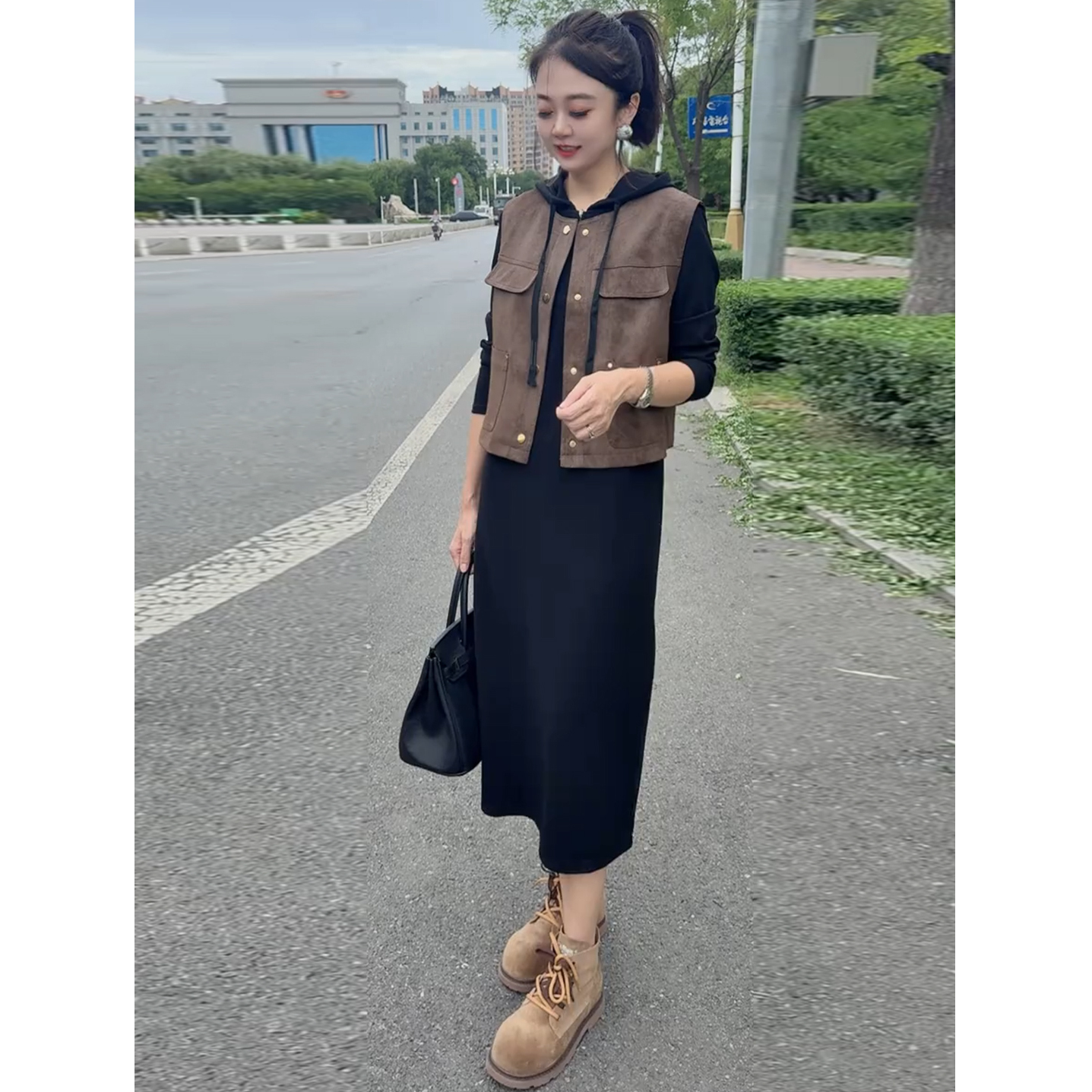 时尚套装女2025秋季新款洋气显瘦减龄马甲连帽卫衣连衣裙两件套潮