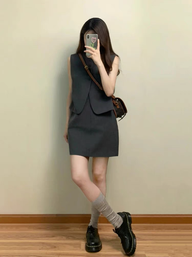 简约时尚设计感气质小个子两件套马甲背心上衣包臀半身裙通勤套装