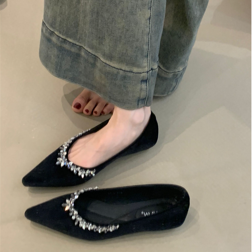 NQL-D98-2韩菲水钻尖头单鞋女2025年甜美丝绒红色浅口软底晚晚鞋